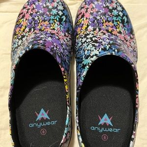 Anywhere nursing clog size 8